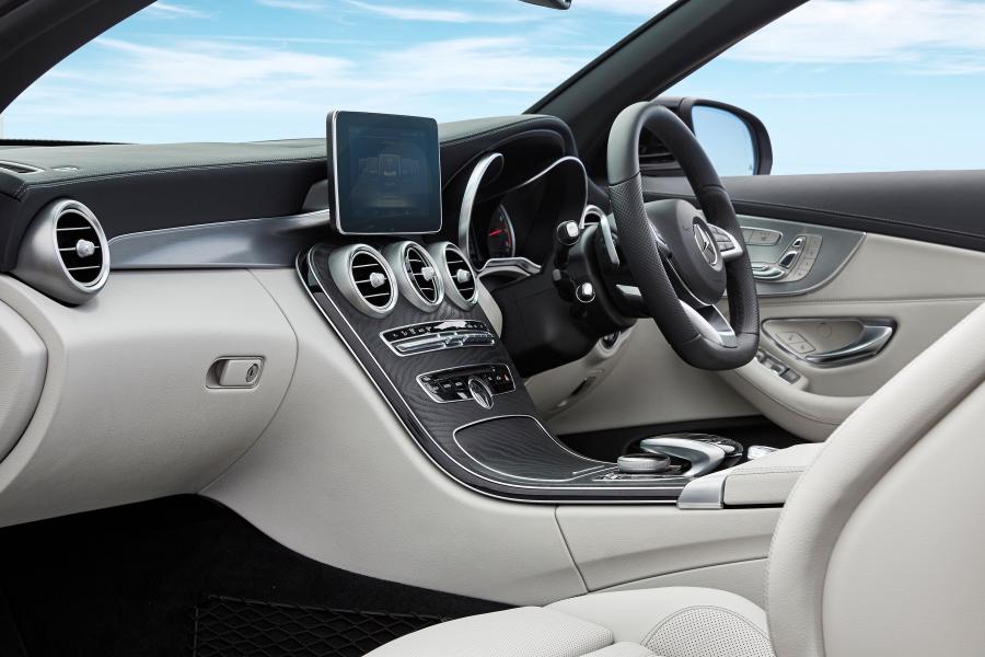Интерьер Mercedes-AMG C43 4Matic Cabriolet 2016 года  (AU) (фото 2 из 17)